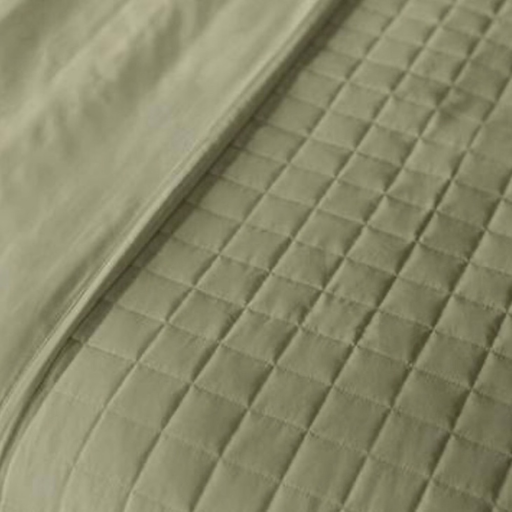 Comphy brand quilted blanket
